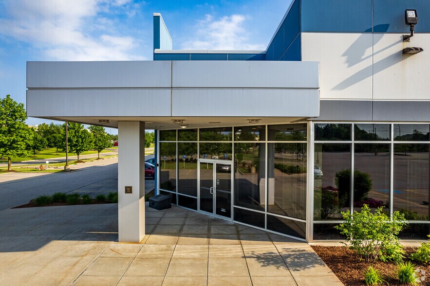 More Photos Of 6750 Miller Rd, Brecksville Flex For Lease