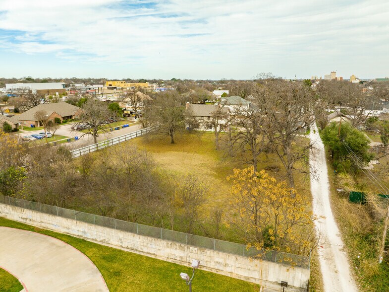 More Photos Of 2116 Columbus Ave, Waco Land For Sale