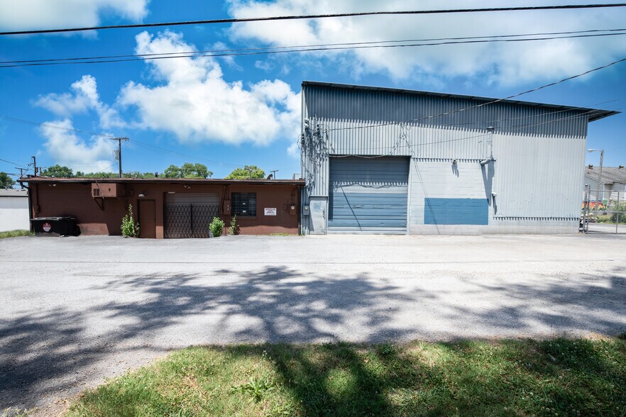 More Photos Of 1201-1203 Dickerson Pike, Nashville Light Distribution For Lease