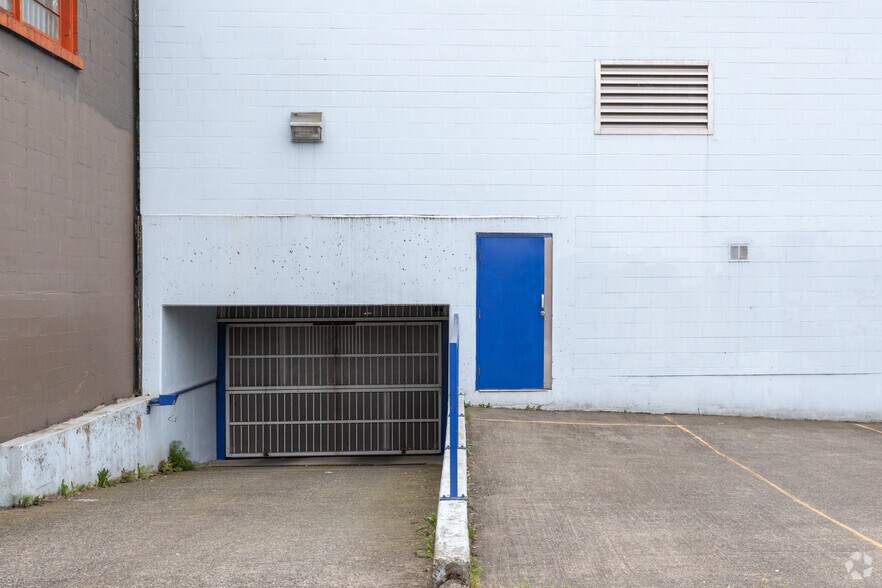 More Photos Of 11 E 4th Ave, Vancouver Warehouse For Lease