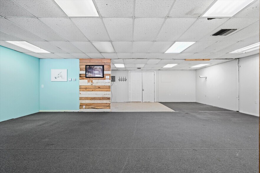 More Photos Of 203 N Spring St, Grand Saline Office For Sale