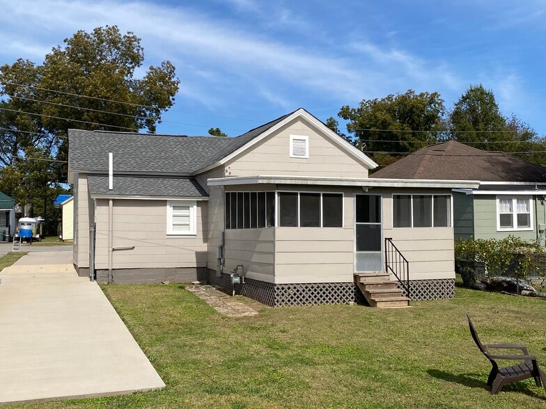 More Photos Of 702 McKinley Ave NE, Huntsville Office Residential For Sale