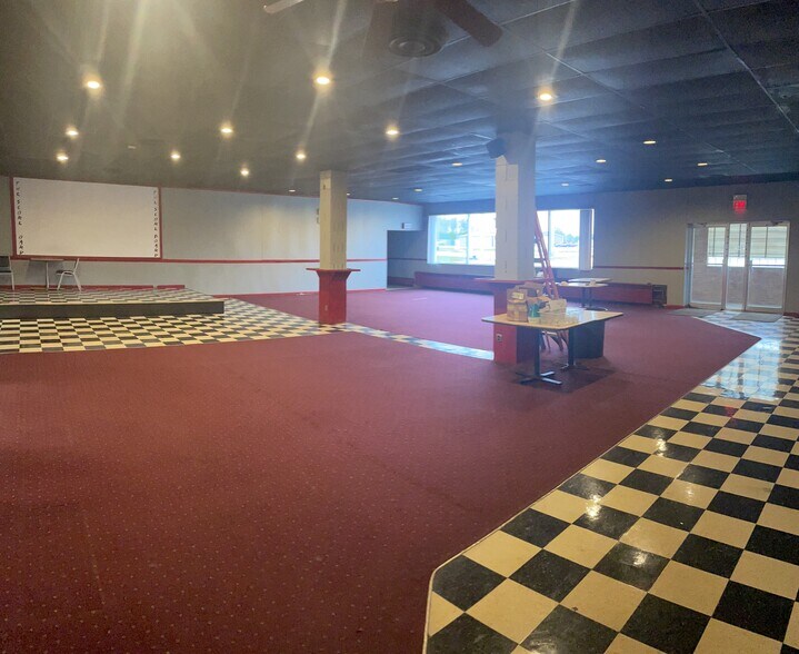 More Photos Of 1137 Sweitzer St, Greenville Bowling Alley For Sale