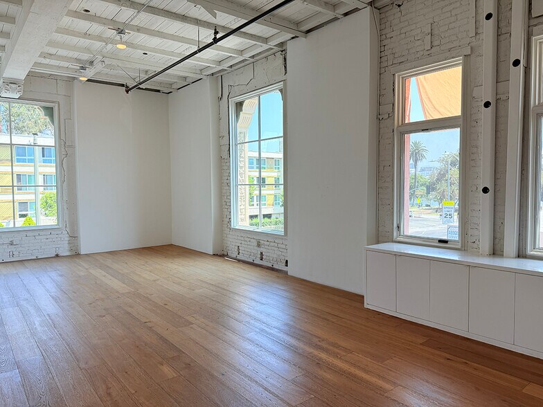 More Photos Of 2500 W 7th St, Los Angeles Office For Lease