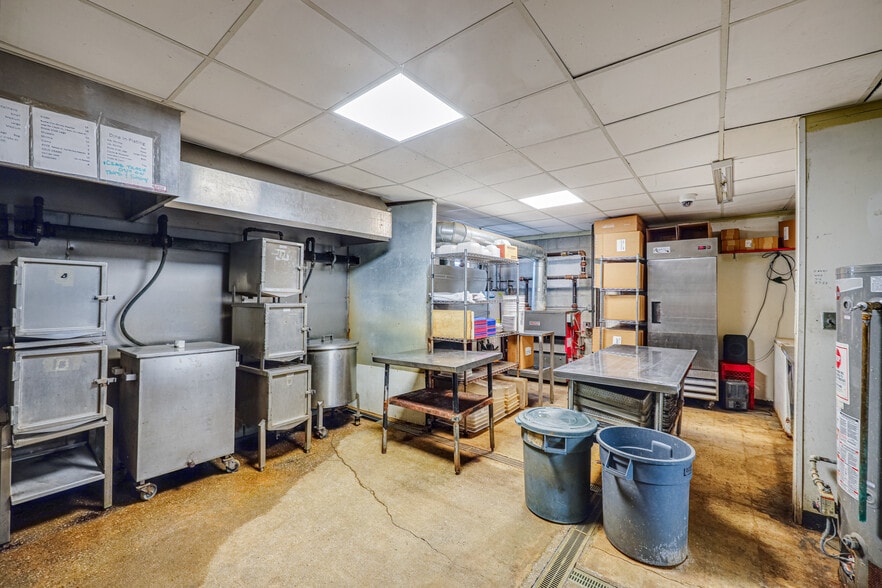 More Photos Of 7100 Sollers Point Rd, Baltimore Restaurant For Sale