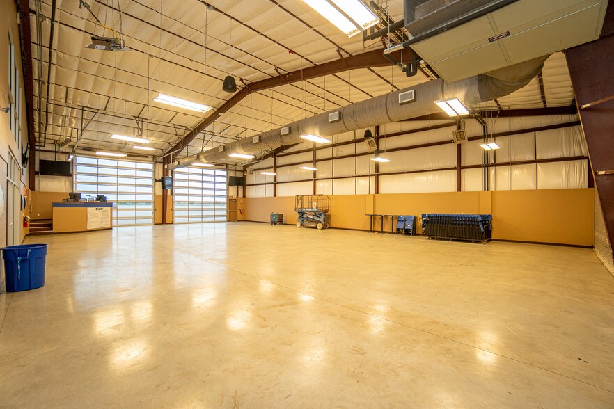 More Photos Of 7044 Interstate 10, Sealy Distribution For Sale