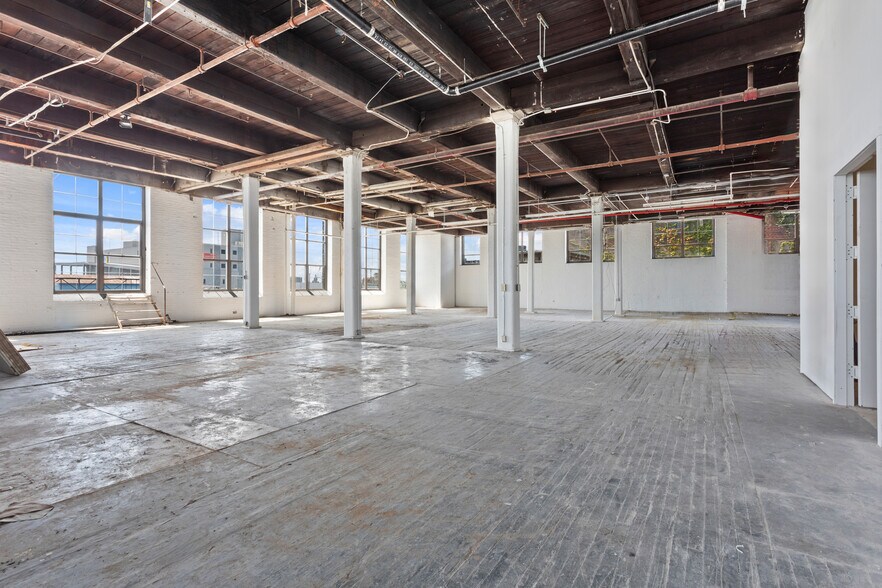 More Photos Of 610-628 Smith St, Brooklyn Warehouse For Lease
