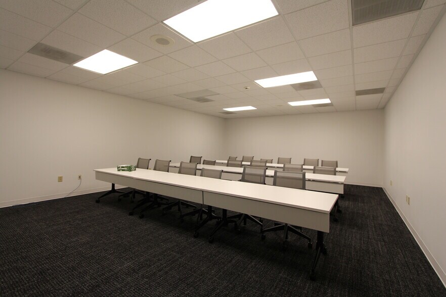 More Photos Of 2141 Enterprise Dr, Florence Office For Lease