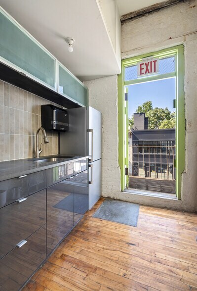 More Photos Of 18 Herkimer Pl, Brooklyn Office For Lease