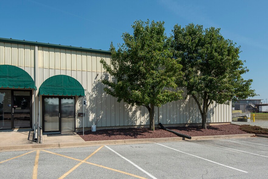 More Photos Of 19 Davidson Ln, New Castle Warehouse For Lease