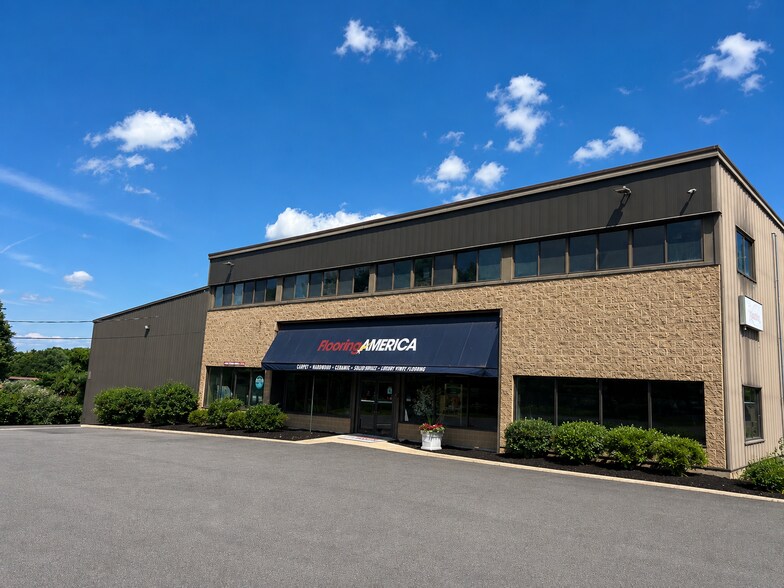 More Photos Of 950 Chestnut St, Franklin Showroom For Sale