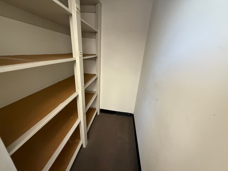 More Photos Of 403 Chatham Sq, Fredericksburg Office For Sale