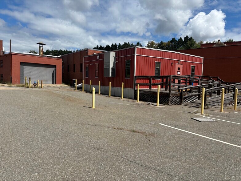 More Photos Of 1000 Robins Rd, Lynchburg Manufacturing For Lease