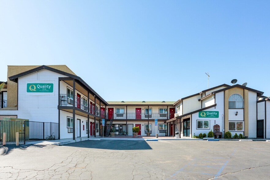 More Photos Of 15765 Mojave Dr, Victorville Hotel For Sale