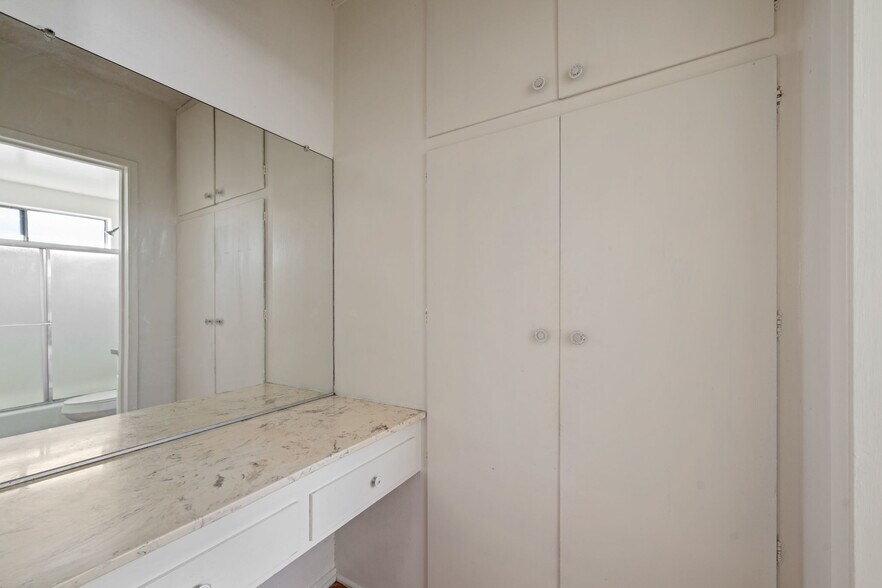 More Photos Of 3623 Clarington Ave, Los Angeles Apartments For Sale