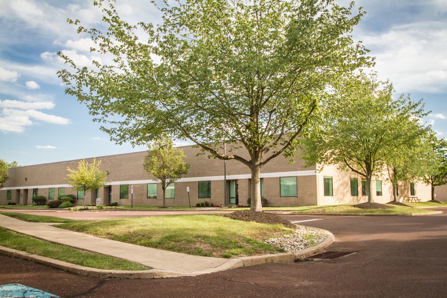 More Photos Of 800-880 Town Center Dr, Langhorne Unknown For Lease