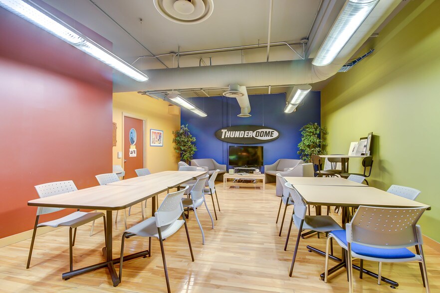 More Photos Of 75 Prom Du Portage, Gatineau Storefront Retail Office For Sale