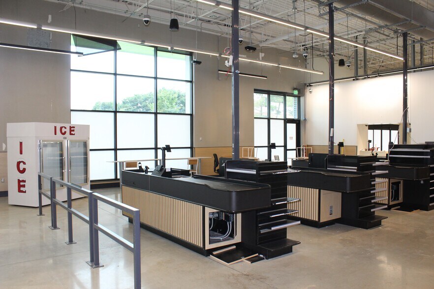 More Photos Of 6711 Ritchie Hwy, Glen Burnie General Retail For Lease