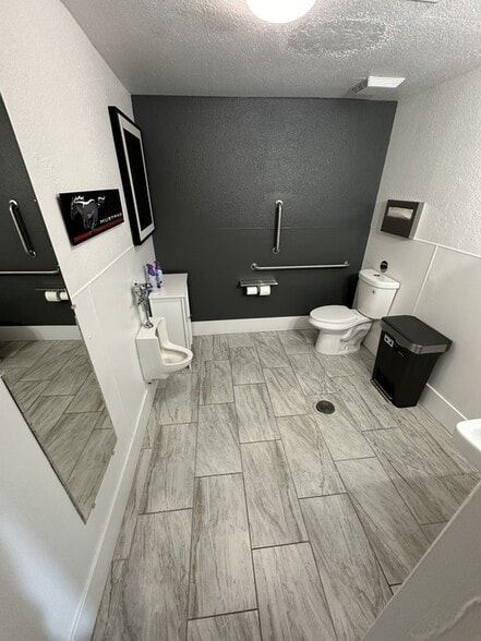 More Photos Of 4023-4033 N 19th Ave, Phoenix Storefront Retail Office For Sale