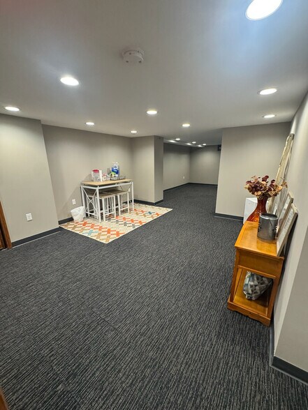 More Photos Of 444 N 12th Ave N, South Saint Paul Office For Sale