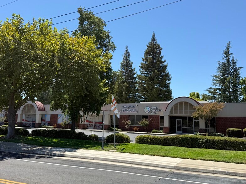 More Photos Of 9370 W Stockton Blvd, Elk Grove Office For Lease