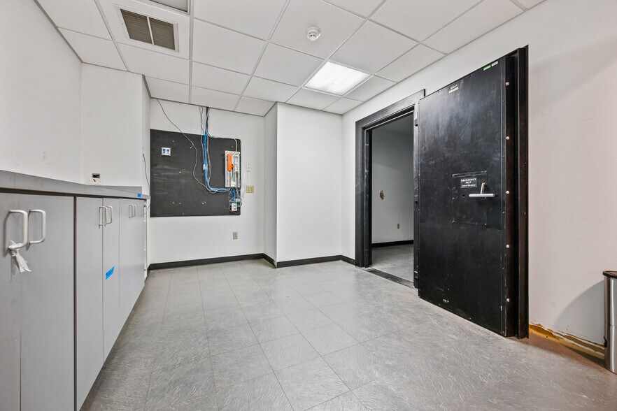 More Photos Of 177 Main St, Gorham Bank For Sale