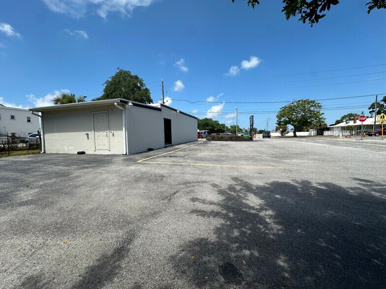 More Photos Of 4134 Grand Blvd, New Port Richey General Retail For Sale