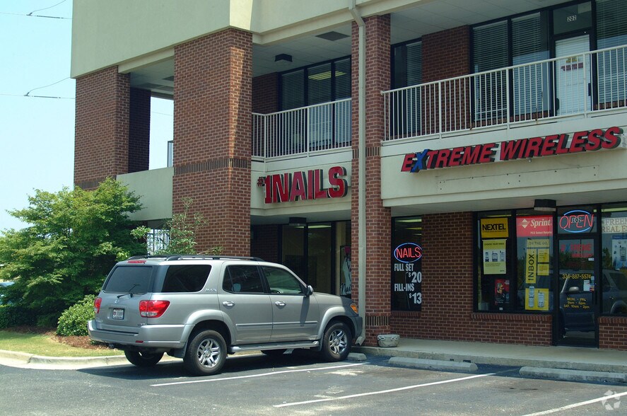 More Photos Of 1907 S College St, Auburn Storefront Retail Office For Lease