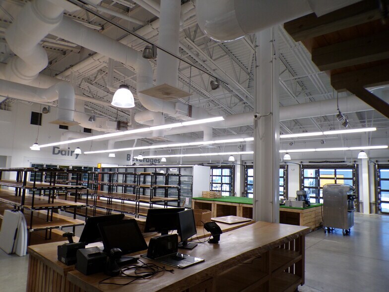 More Photos Of 225 Ellicott St, Buffalo Supermarket For Sale