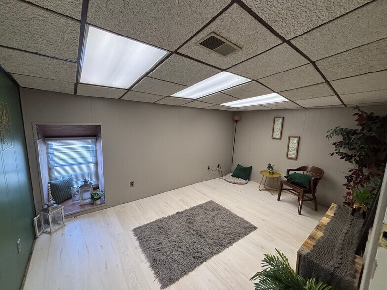 More Photos Of 1525 N Heidelbach Ave, Evansville Light Distribution For Lease