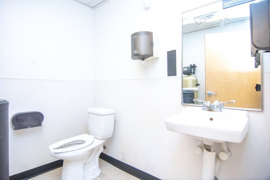 More Photos Of 1492 S 800 W, Woods Cross Office For Lease