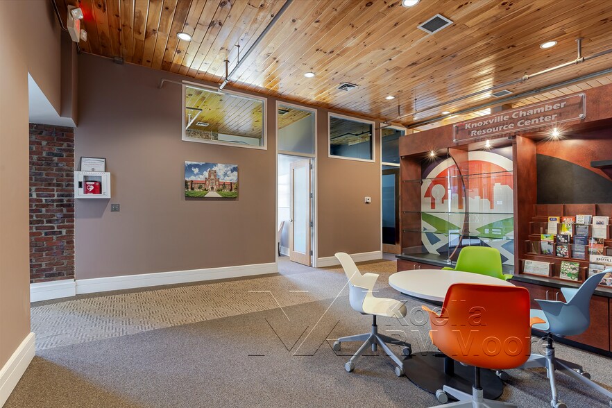More Photos Of 17 Market Sq, Knoxville Storefront Retail Office For Sale