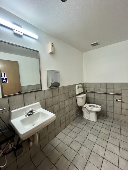 More Photos Of 6431 W Sahara Ave, Las Vegas Loft Creative Space For Lease