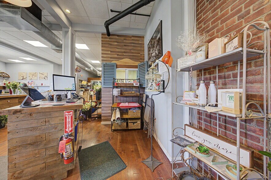 More Photos Of 185 D, New Milford Storefront Retail Office For Lease