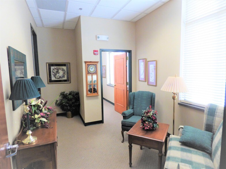 More Photos Of 415 Columbia St, Lafayette Office For Sale