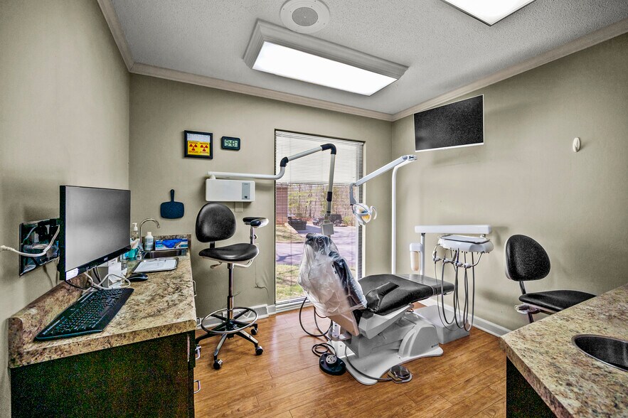 More Photos Of 400 Parkwood Medical Park, Elkin Medical For Lease