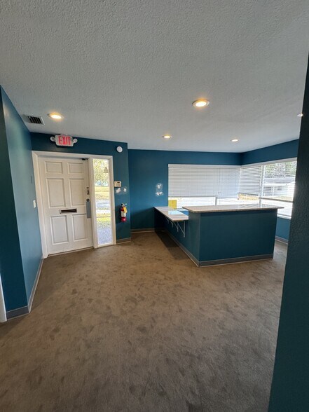 More Photos Of 615 E 1st St, Lakeland Medical For Sale