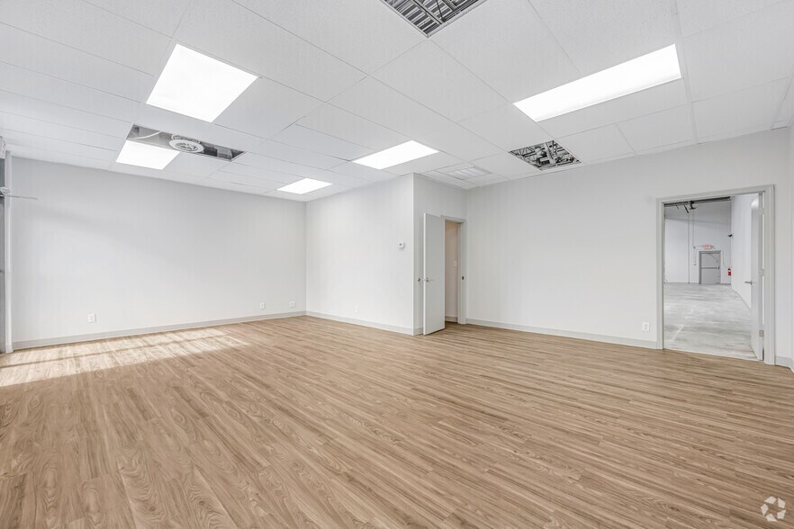 More Photos Of 1870-1908 Forge St, Tucker Distribution For Lease