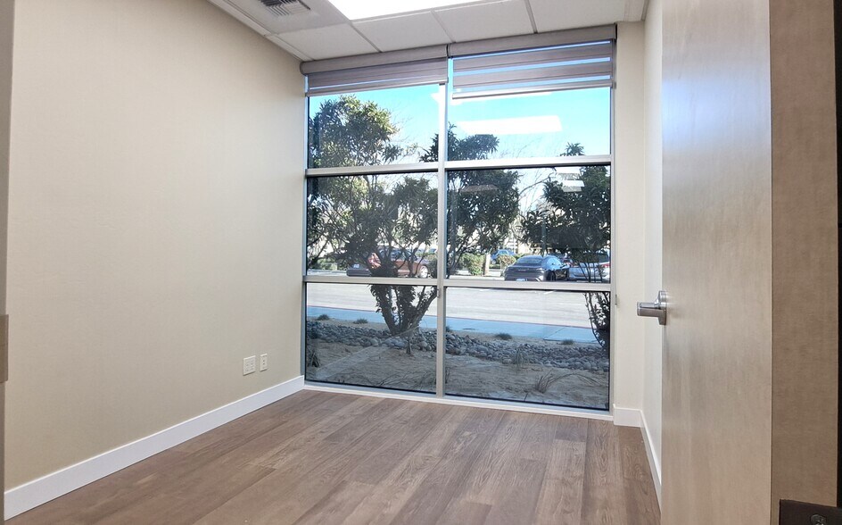 More Photos Of 100 Old River Rd, Bakersfield Medical For Lease