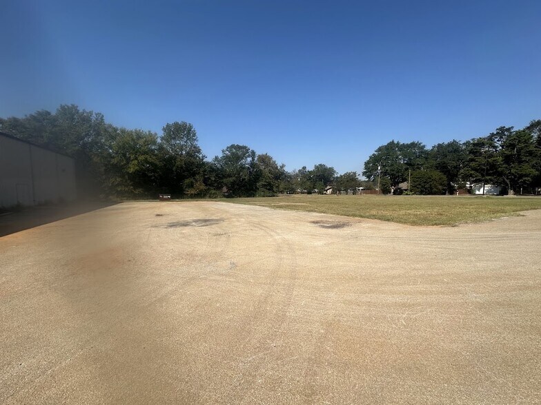 More Photos Of 9874 County Road 2228 rd, Whitehouse Showroom For Sale