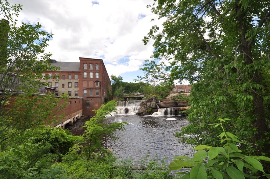 More Photos Of 73 Pickering Rd, Rochester Coworking Space