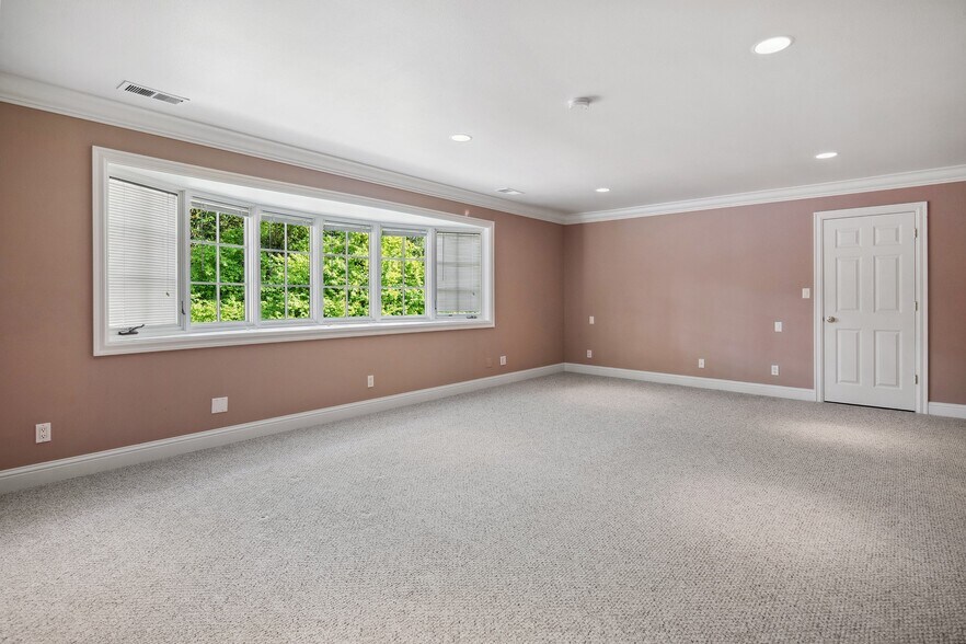 More Photos Of 1500 SE Waverly Dr, Portland Office Residential For Sale