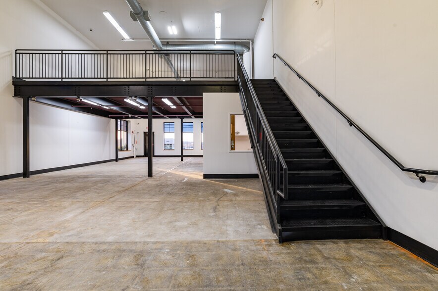 More Photos Of 755 Bielenberg Dr, Woodbury Storefront Retail Office For Lease