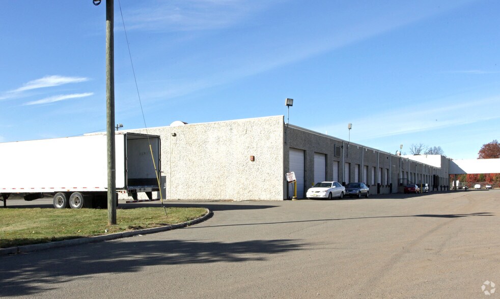 More Photos Of 1 Heller Park Ln, Somerset Unknown For Lease