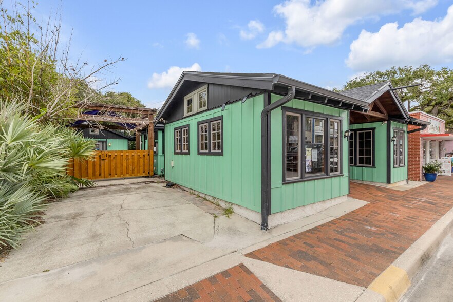 More Photos Of 304 Flagler Ave, New Smyrna Beach Storefront For Sale