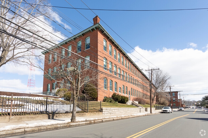 More Photos Of 156 Oak St, Newton Office For Lease