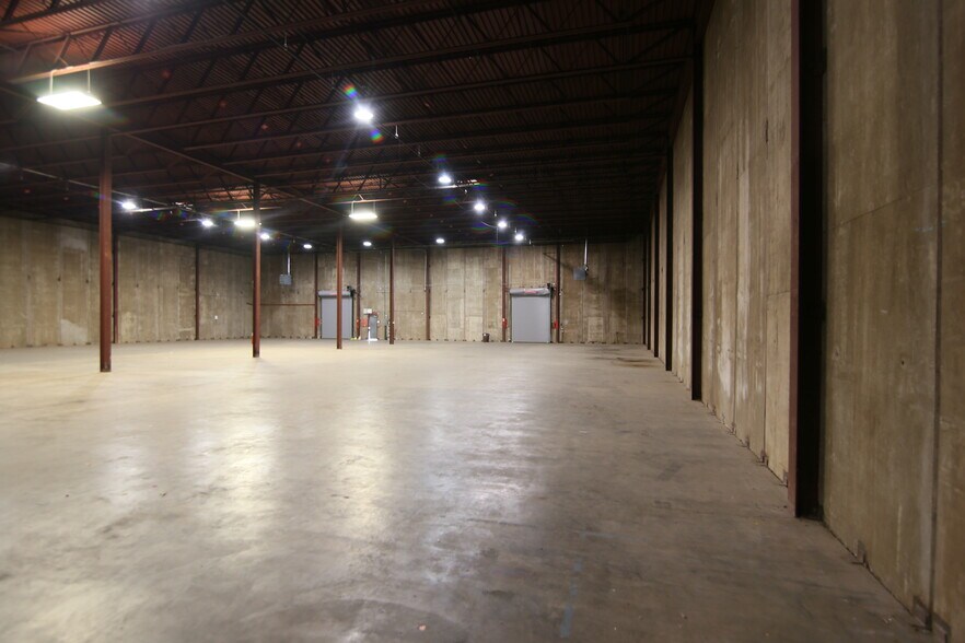 More Photos Of 5600 N Western Ave, Oklahoma City Warehouse For Lease