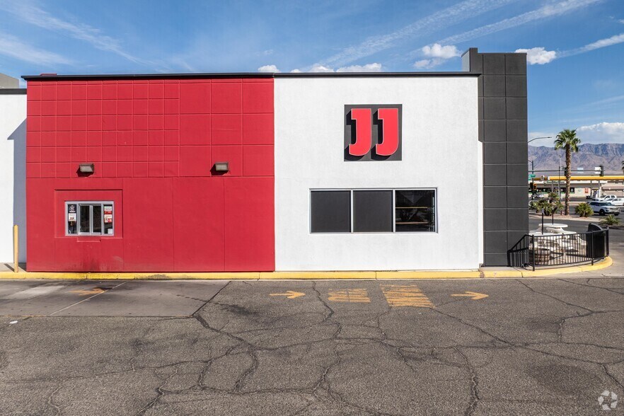 More Photos Of 325 N Sandhill Blvd, Mesquite Service Station For Sale