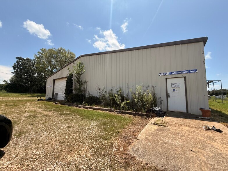 More Photos Of 2015 Hewell Rd NW, Dewy Rose Industrial For Sale