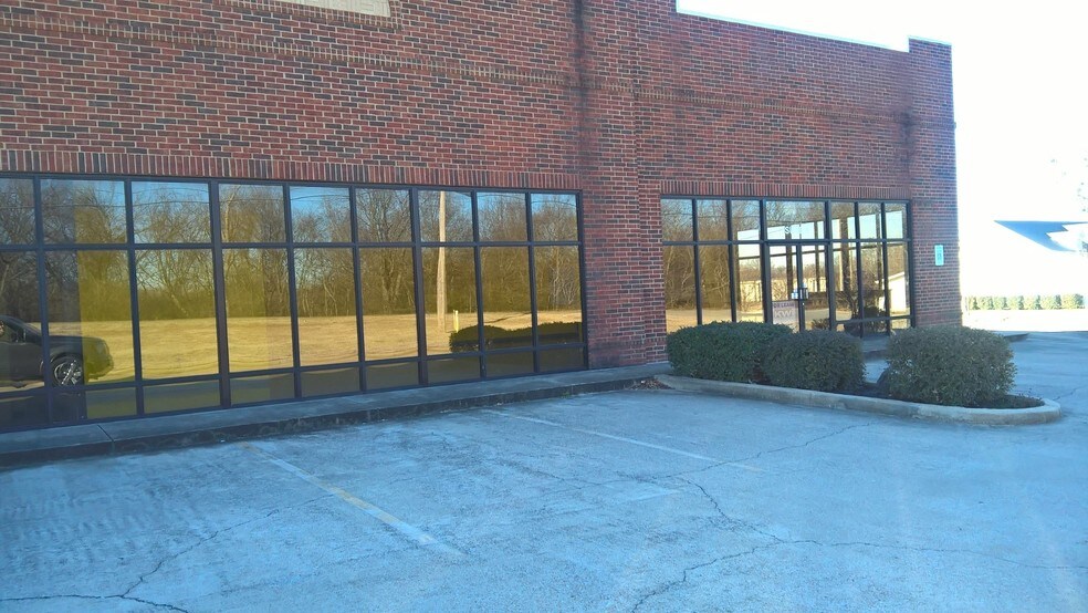More Photos Of 1881 Nail Rd W, Horn Lake Light Distribution For Lease